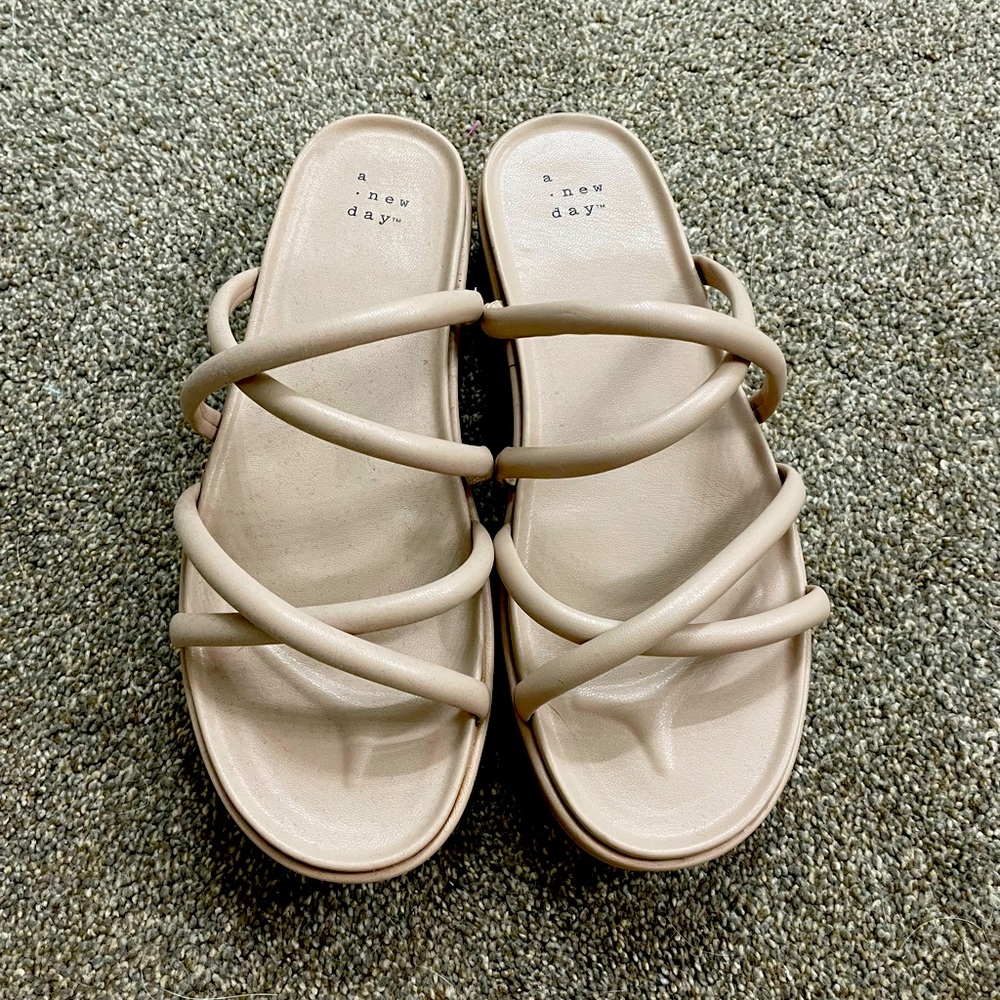 A New Day Beige DORY Size 7.5